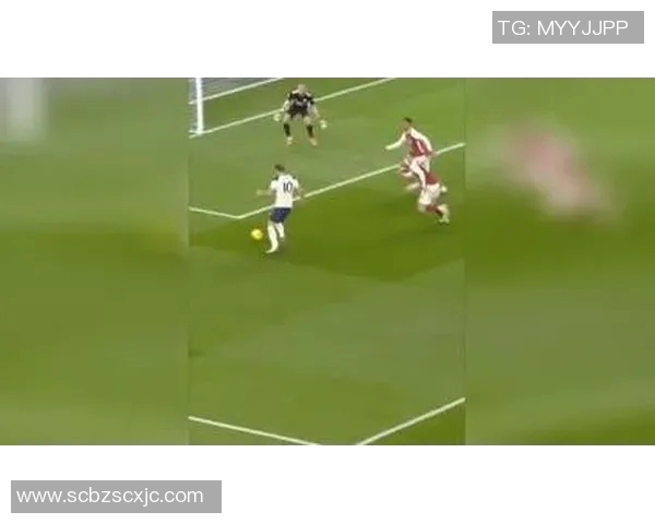 笔记本足球明星的成长之路与梦想追逐的精彩瞬间